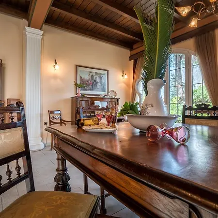 Averto Luxury Mansion Villa
