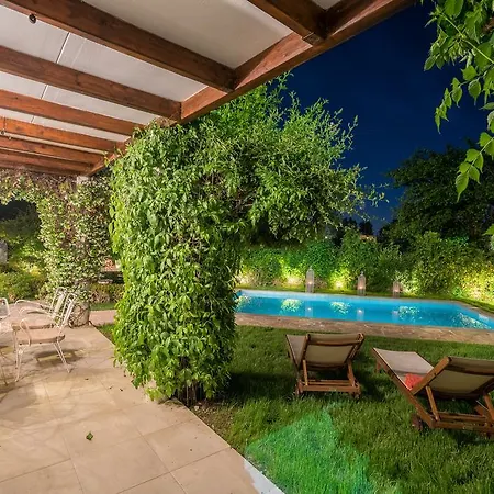 Averto Luxury Mansion Villa *